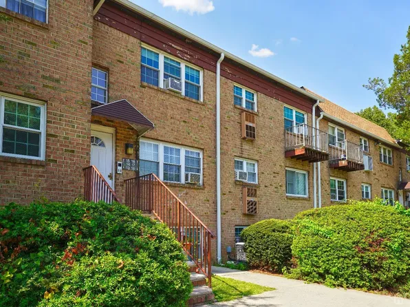 18 College Dr, Edison, NJ 08817