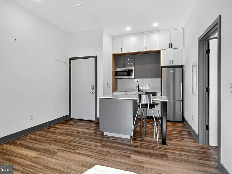 1935 E Hazzard St #303 — Photo 6