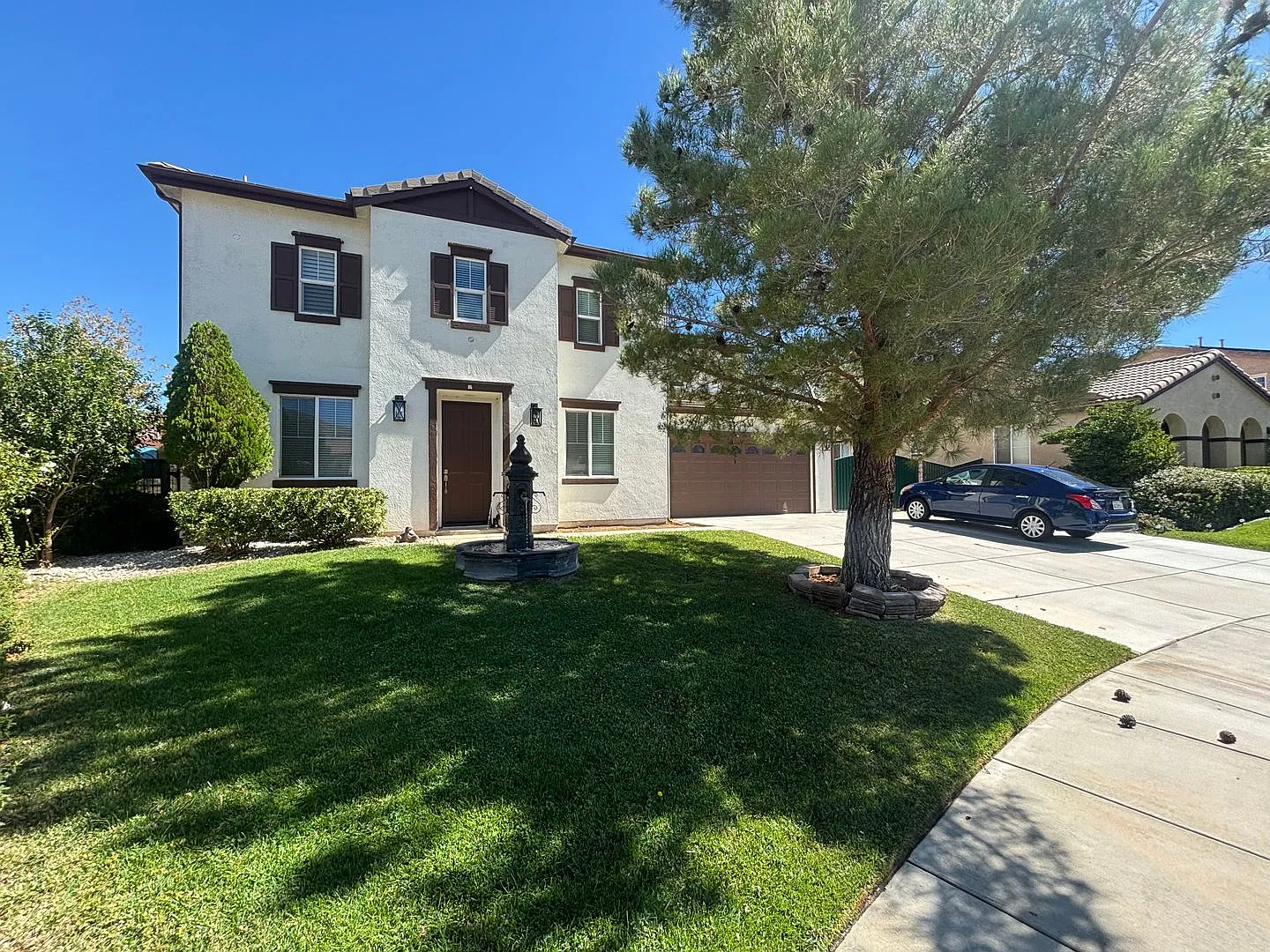 Spacious 4-Bedroom Home with Solar & RV Parking in Palmdale! : — Photo 2