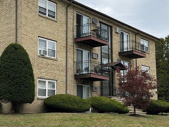2nd image of 81 High St APT 4