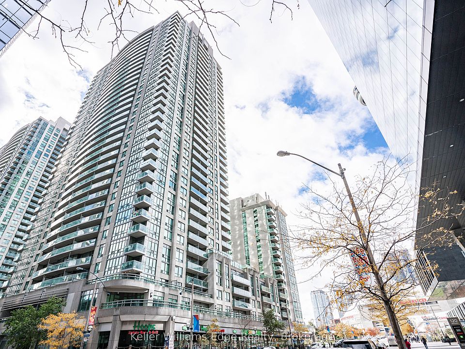 1st image of 30 Grand Trunk Cres W #2001