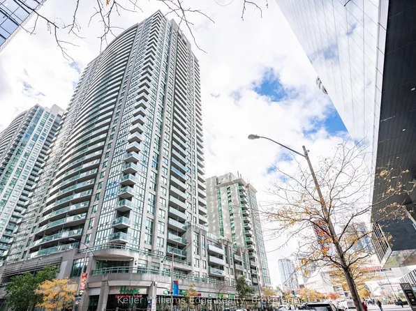 30 Grand Trunk Cres W, Toronto, ON