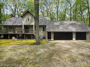 2637 White Pine Dr, Oxford, MI 48370
