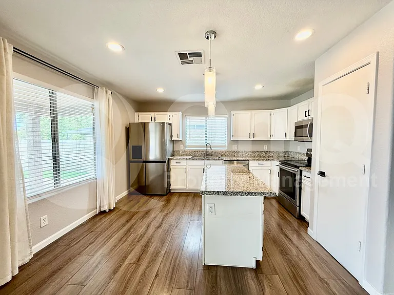 710 N Exeter St — Photo 6