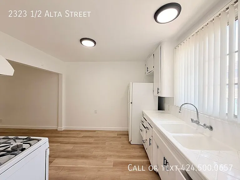 2323 1/2 Alta St — Photo 5