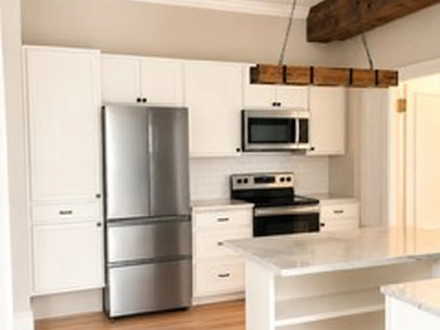 4 bed, 1120 sqft, $4,575 — Photo 4