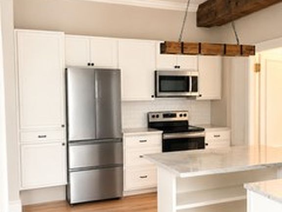 4th image of 69 S Pleasant St Suite 201