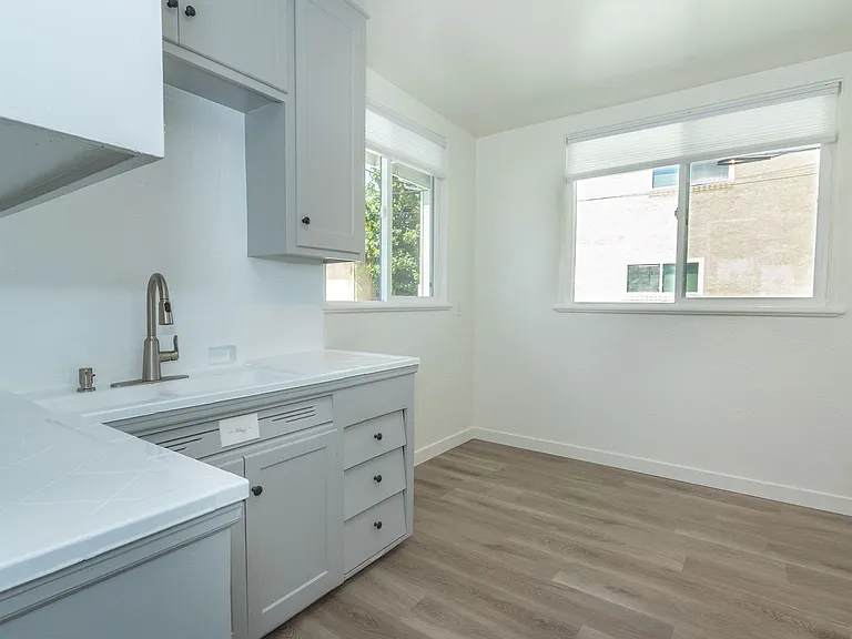 2078 1/2 Garnet Ave — Photo 6