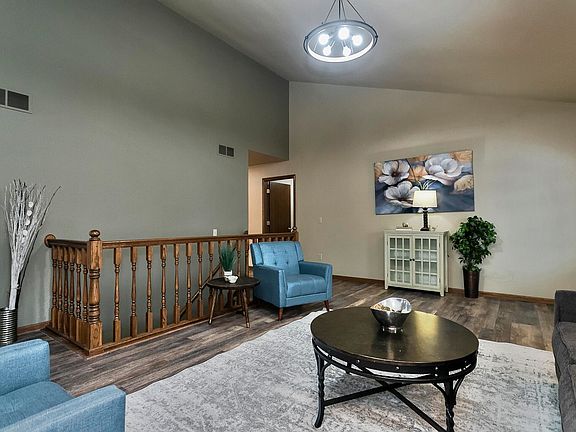 5th image of 1434 Park Knoll Dr