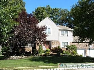 4 Bryan Ct, Wayne, NJ 07470