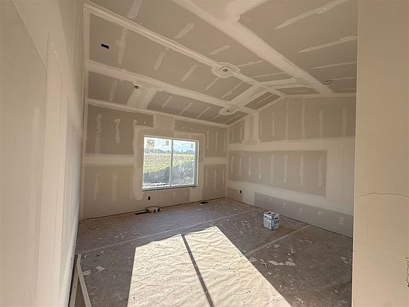 4th image of 105 S Seven Oaks Rd