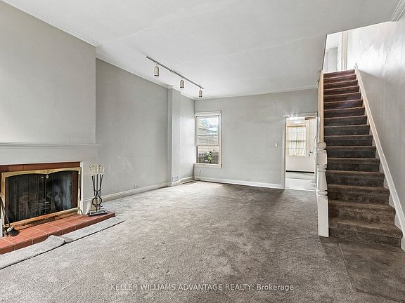 5th image of 32 Dingwall Ave E