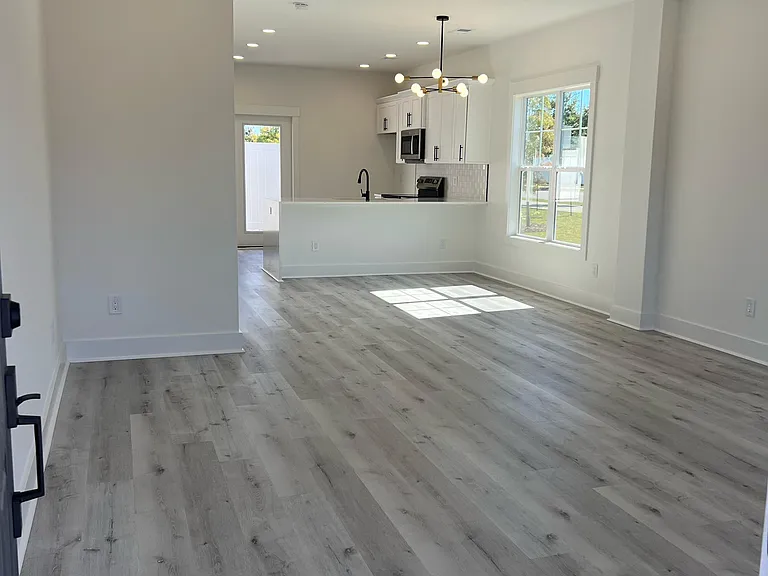 850 Maxine Ct #E — Photo 2