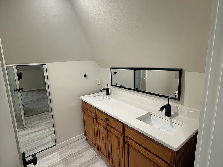 211 E Jefferson St — Photo 11