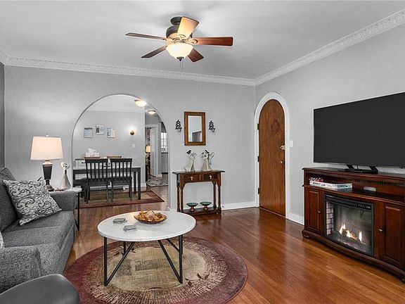5th image of 4502 Broadway APT 1