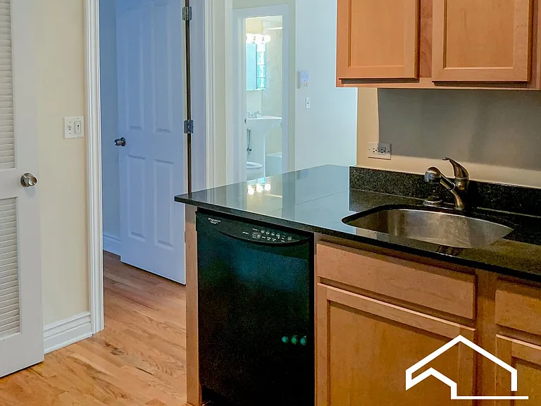 1214 W Waveland Ave #1 — Photo 2