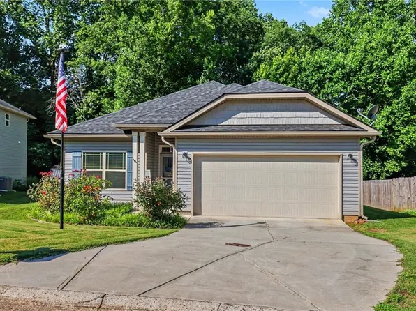 456 Highland Pointe Dr, Alto, GA 30510
