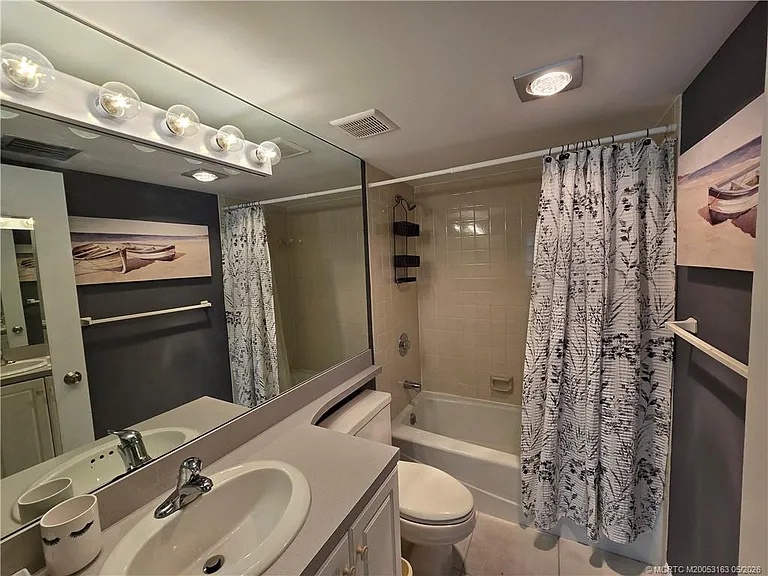 5564 NE Gulfstream Way — Photo 32