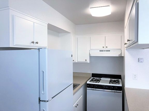 4th image of 4635 32nd St