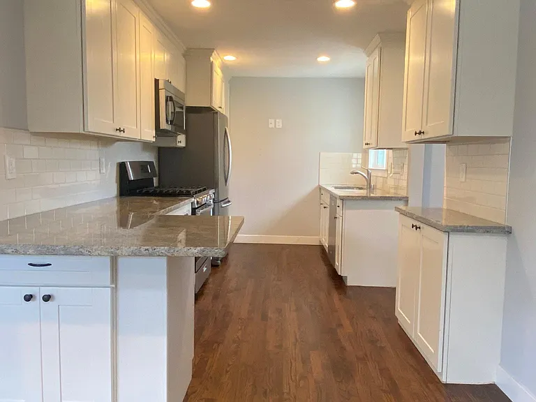 1246 E Hamilton Ave — Photo 2