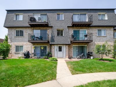 9462 Bay Colony Dr APT 3N, Des Plaines, IL, 60016