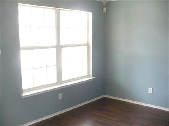 3rd image of 4127 Dogwood Hill St