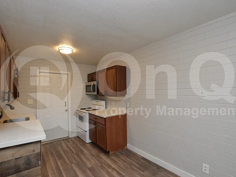 6044 N 21st Ave #2 — Photo 4
