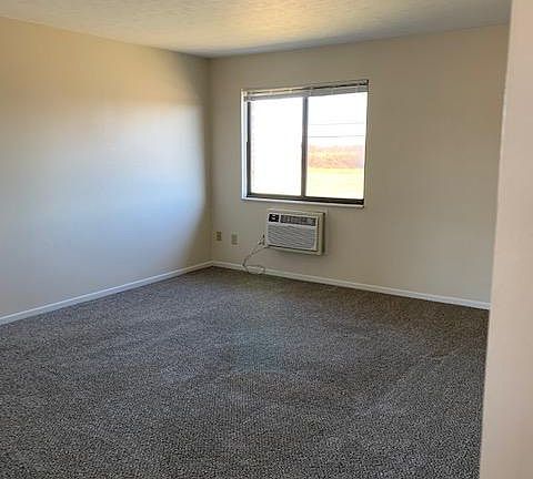 4th image of 615 N Hyatt St APT 6