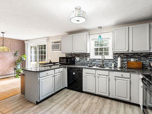 4th image of 14 Woodside Drive