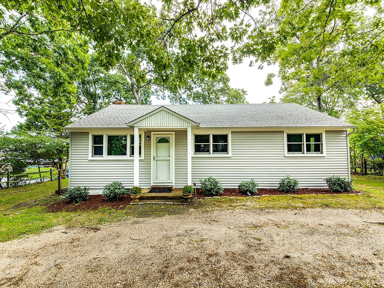 Sag Harbor Waterfront Year-Round Rental — Photo 2