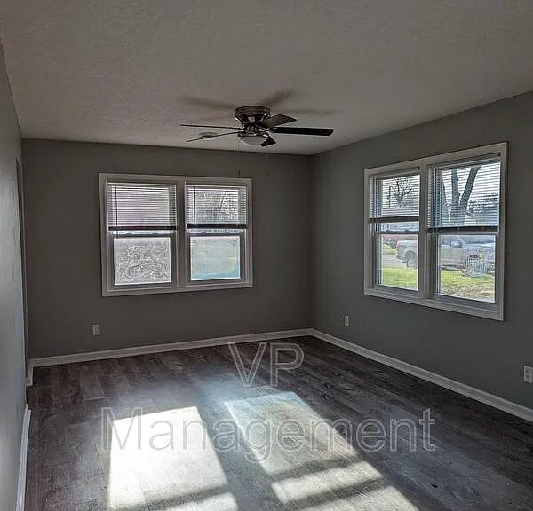 2902 W 70th St — Photo 3