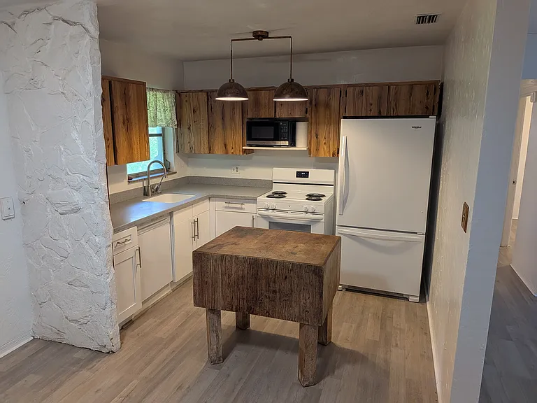 10981 Village Green Ave — Photo 8