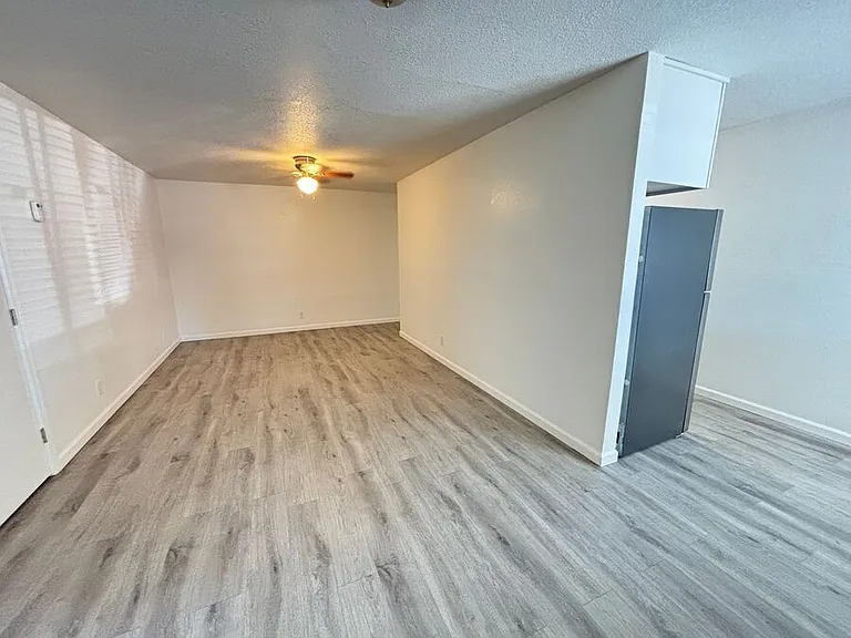 2227 Bonar St #D — Photo 7