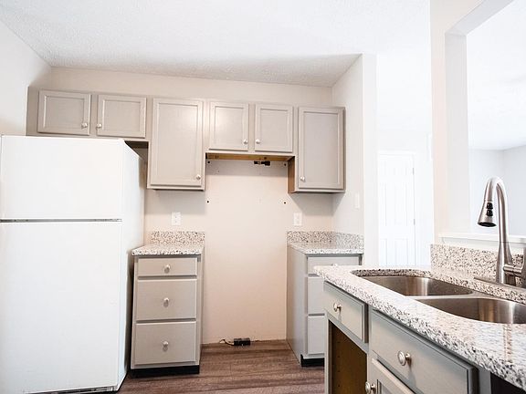 5th image of 208 Sherando Cir