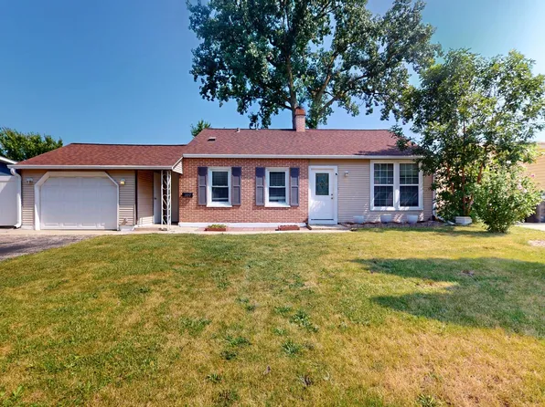 100 Edgewood Dr, Streamwood, IL 60107