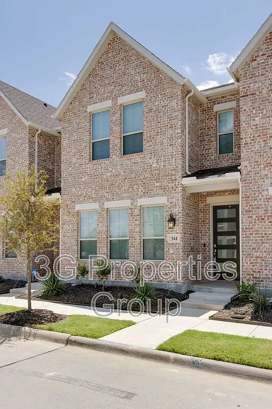 3 bed, 2.5 bath, 1866 sqft, $2,850 — Photo 2