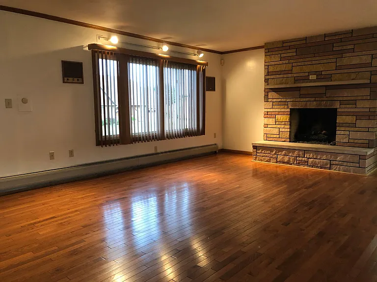112 Perry St — Photo 3