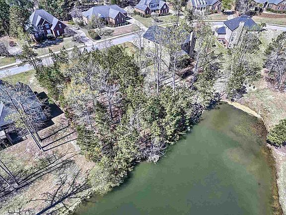 4th image of 438 Holly Berry Cir