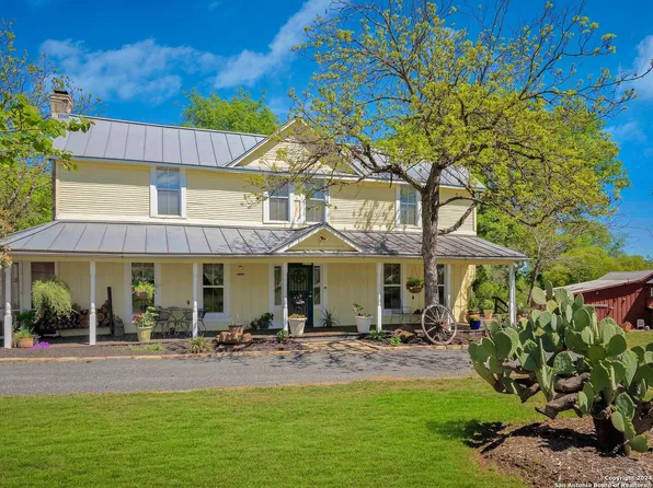 428 China St, Center Point, TX 78010