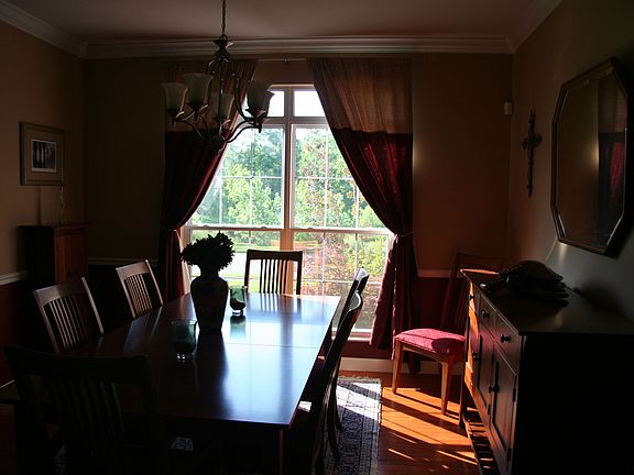 Formal dinning room