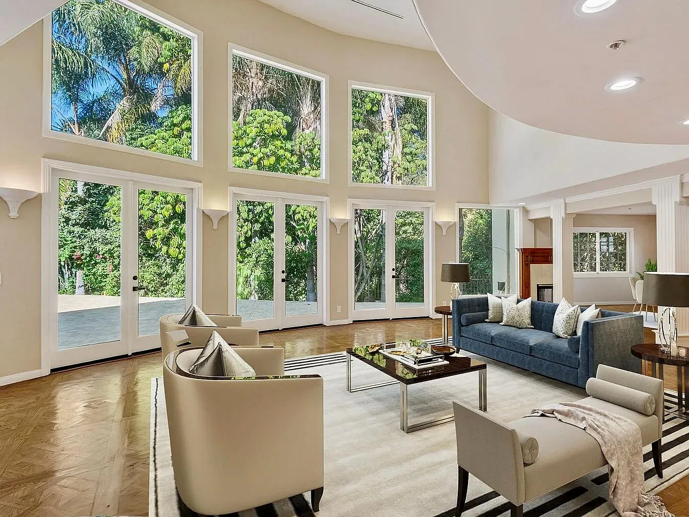 4 bed, 4.5 bath, 4619 sqft, $21,500 — Photo 2