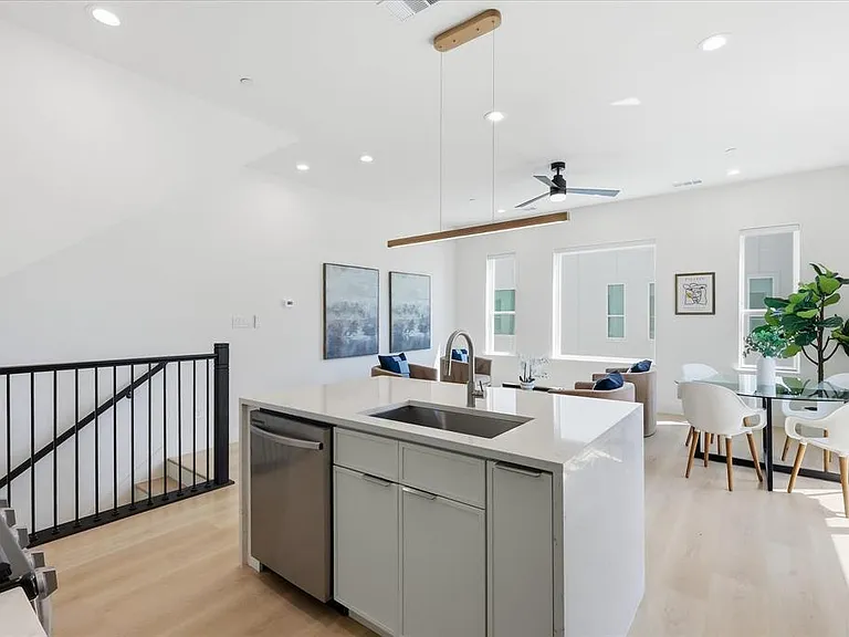 4315 San Jacinto St #302 — Photo 9