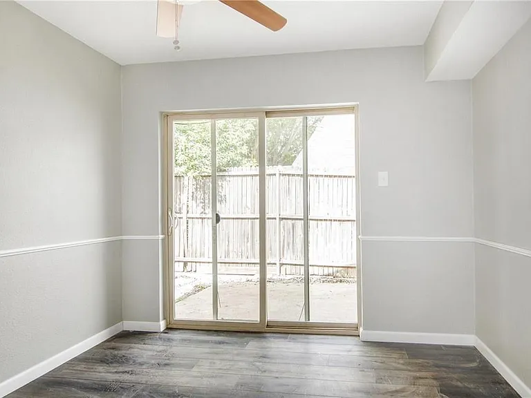 2808 Golfing Green Dr — Photo 9