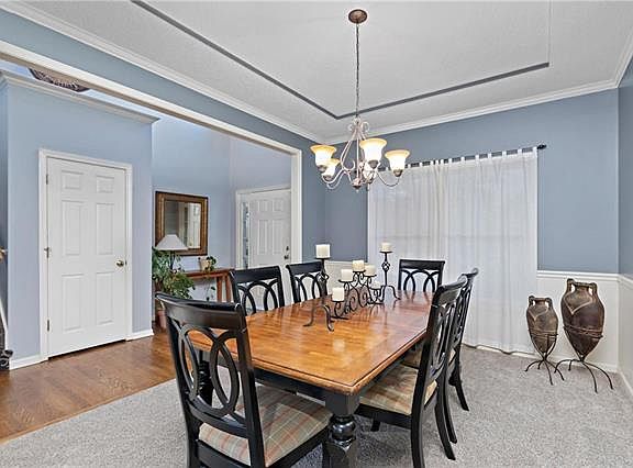 5th image of 529 SE Canterbury Ln
