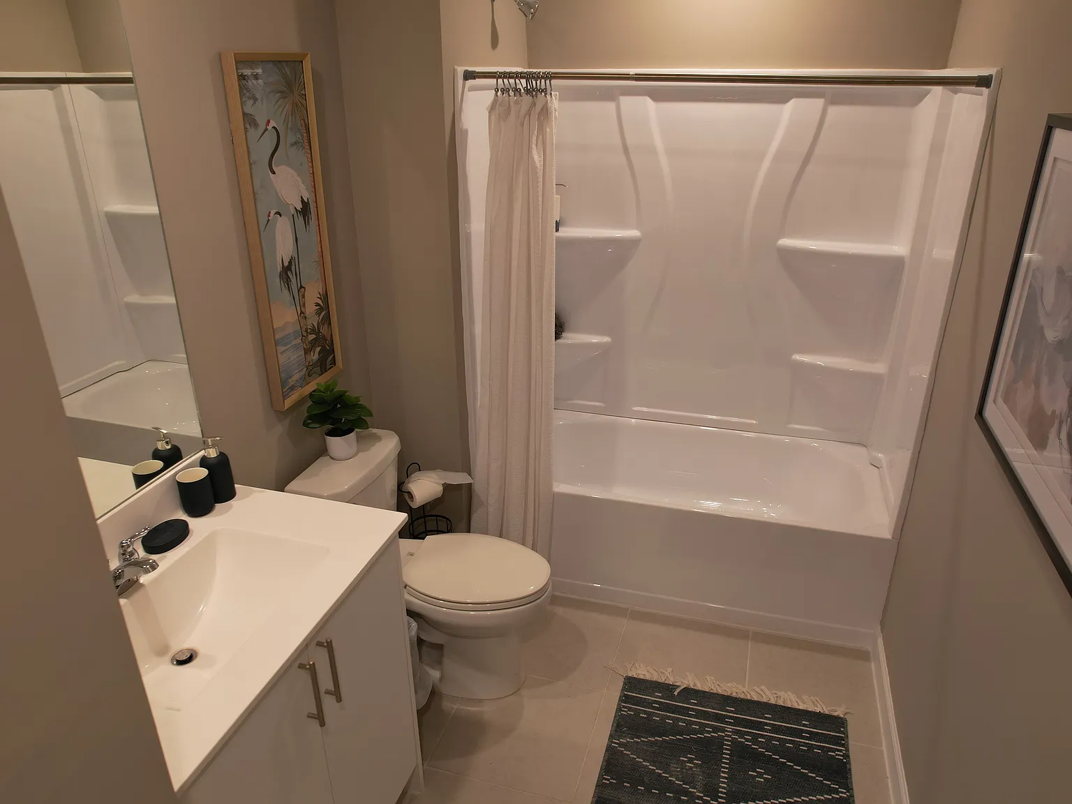 4 bed, 2382 sqft, $4,500 — Photo 4