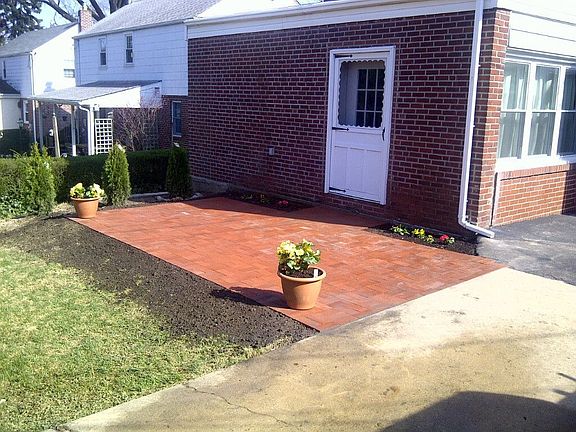 Patio behind extra room