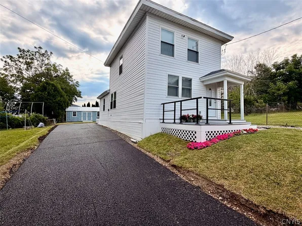 121 W 9th St, Oswego, NY 13126