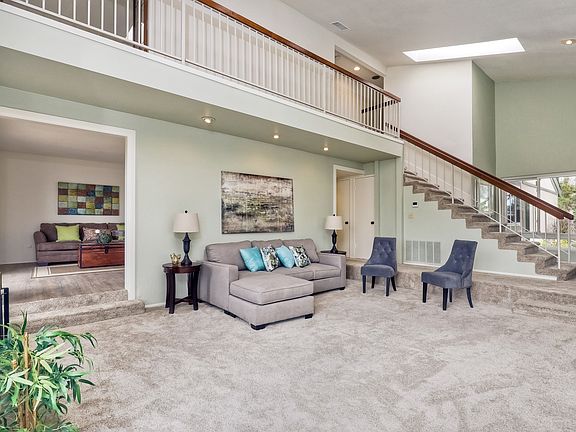 5th image of 10827 Maestria Ct
