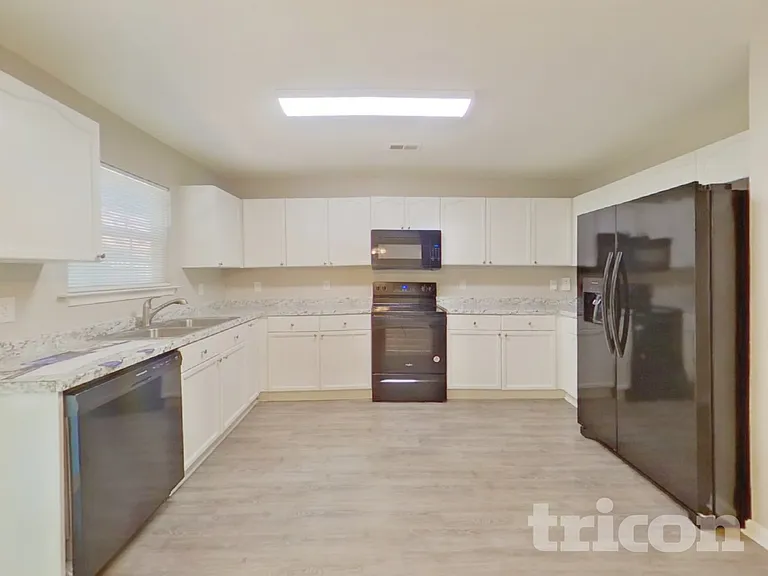 4614 Christenbury Hills Ln — Photo 6