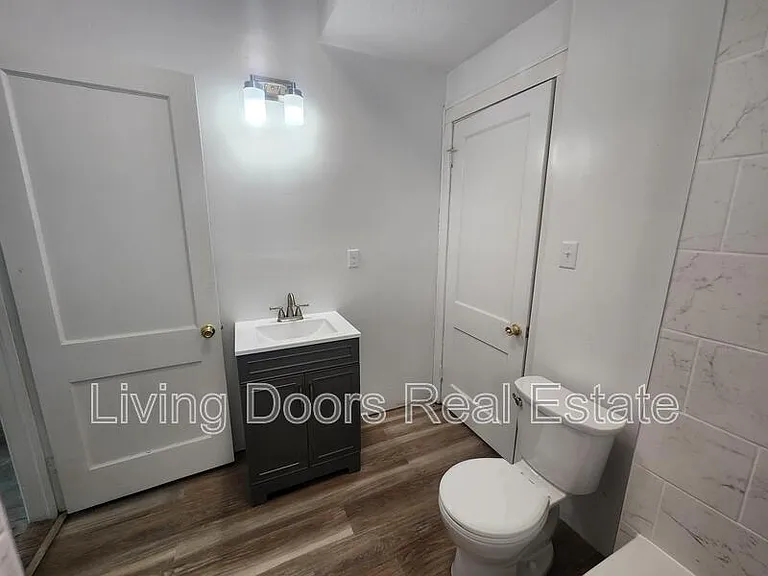 711 N 30th St #1 — Photo 6